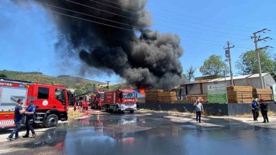 Kocaeli’de boya fabrikasında çıkan yangında bir işçinin cansız bedenine ulaşıldı,