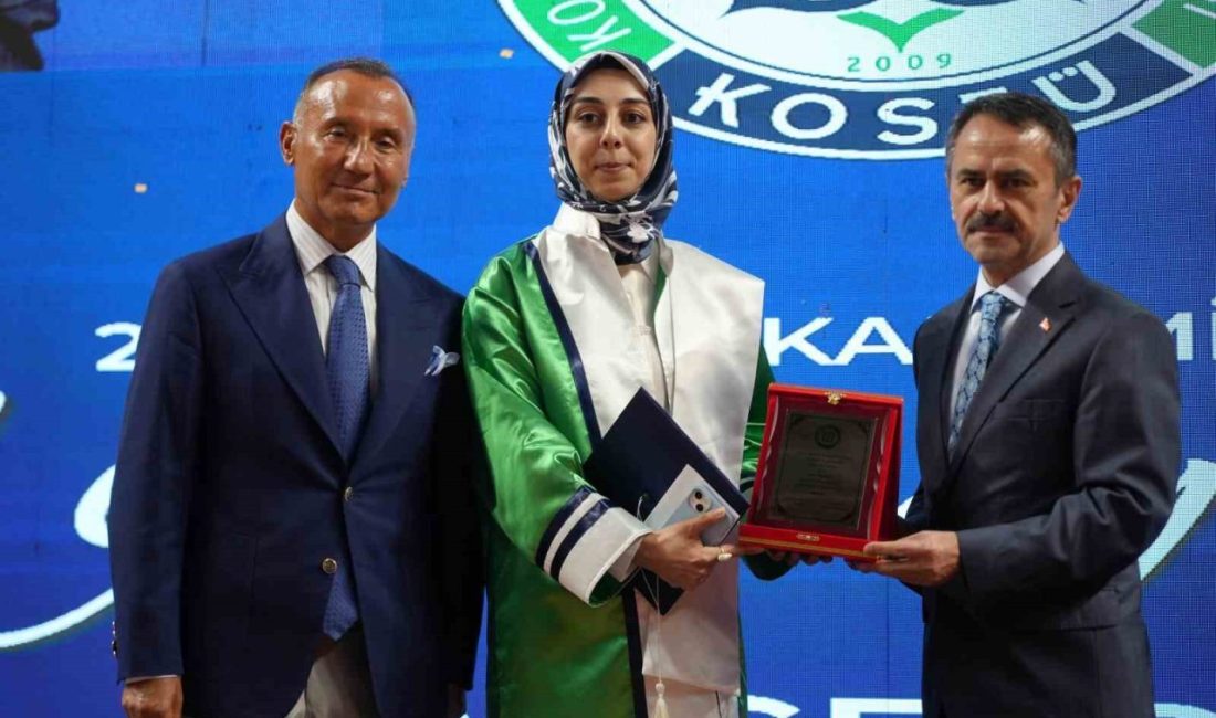 Kocaeli’deki tek Psikoloji Bölümü ilk mezunlarını verdi: Üçüncü lisansında üniversite birincisi oldu Kocaeli Sağlık ve Teknoloji Üniversitesi (KOSTÜ), 2025-2026 eğitim-öğretim yılı mezuniyet