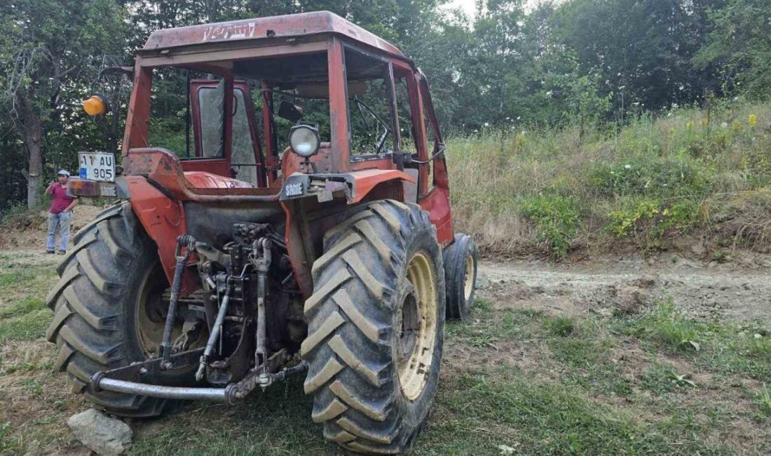 Kontrolden çıkan traktör devrilirken, sürücüsü yaralandı Bilecik’te seyir halinde kontrolden çıkan traktör devrilirken, sürücüsü yaralandı. Kaza;