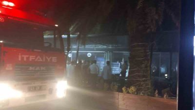 Kocaeli’nin Körfez ilçesinde bir kafenin mutfak bölümünde çıkan yangın hasara