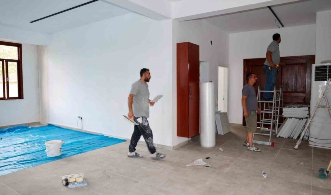 Körfez ilçesi Yeniyalı Mahallesi’nde inşa edilen Taşköprü Kültür Evi’nde çalışmalar