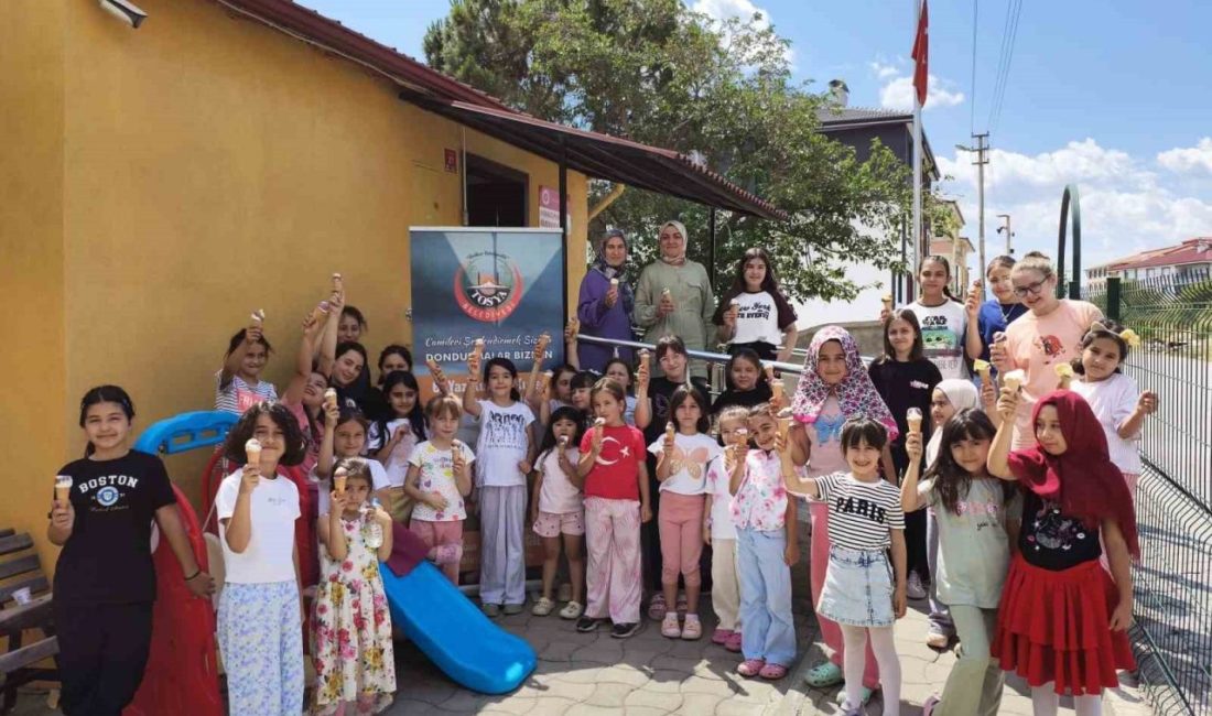 Tosya Belediyesi tarafından ilçedeki camilerde açılan yaz Kur’an kurslarında eğitim
