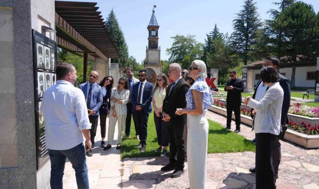 Kurumlar arası iş birliğini güçlendiren ziyaret Marmara Belediyeler Birliği Genel Sekreteri M. Cemil Arslan ve beraberindeki