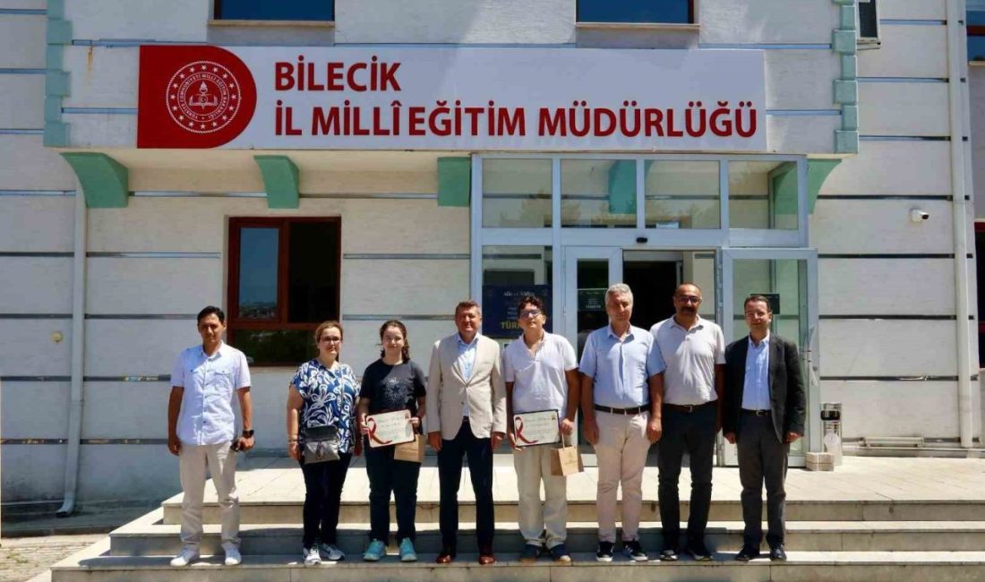 Bilecik’te Liselere Geçiş Sistemi (LGS) kapsamında dereceye giren öğrenciler ödüllendirildi.
