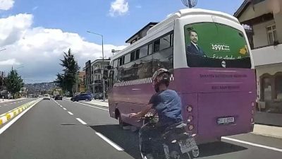 Sakarya’nın Sapanca ilçesinde plakasız ve abart egzozlu motosikletin sürücüsünün makas