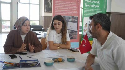Kocaeli’de öğrencilere sanayinin ihtiyaç duyduğu alanlarda mesleki eğitim sunan Özel