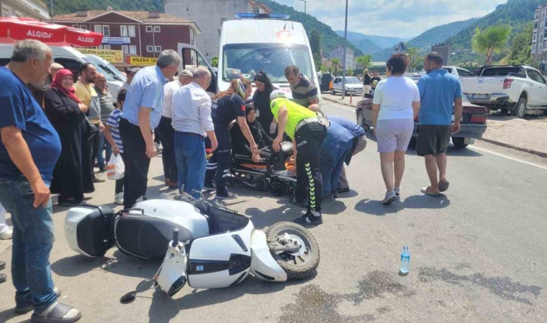 Kastamonu’nun İnebolu ilçesinde yolun karşısına geçmek isterken motosikletin çarptığı kadın