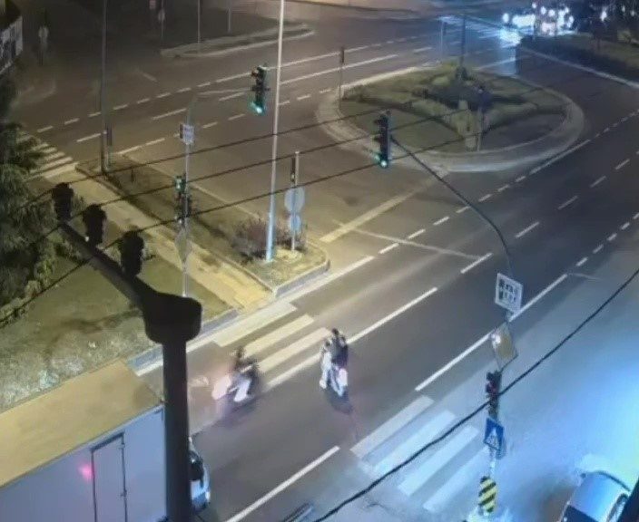 Düzce’de kara yolu üzerinde bulunan yaya geçidinde motosikletler çarpıştı. Kazada