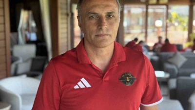 Esenler Erokspor Teknik Direktörü Mustafa Gürsel, geçen sezon kaybettikleri şampiyonluğun