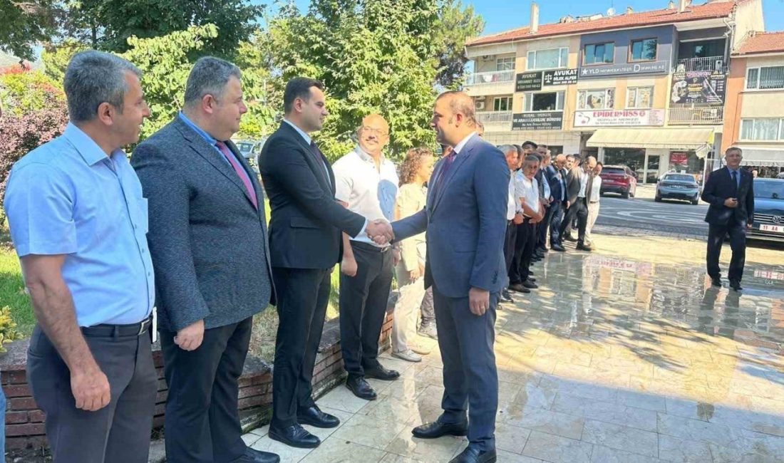 Osmaneli Kaymakamı Tahir Yılmaz görevine başladı Cumhurbaşkanlığı Kararnamesi ile Bilecik’in Osmaneli İlçe Kaymakamlığı görevine atanan Tahir