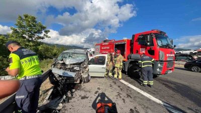 Anadolu Otoyolu Düzce geçişinde iki aracın çarpışması sonucu meydana gelen