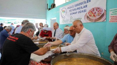 Düzce Sebzeciler ve Balıkçılar Esnaf Odası’ndan Pazar yerinde gerçekleştirilen aşure