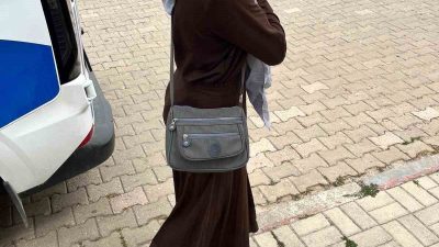 Bilecik’in Pazaryeri ilçesinde cami önünde vatandaşların dini duygularını istismar ederek
