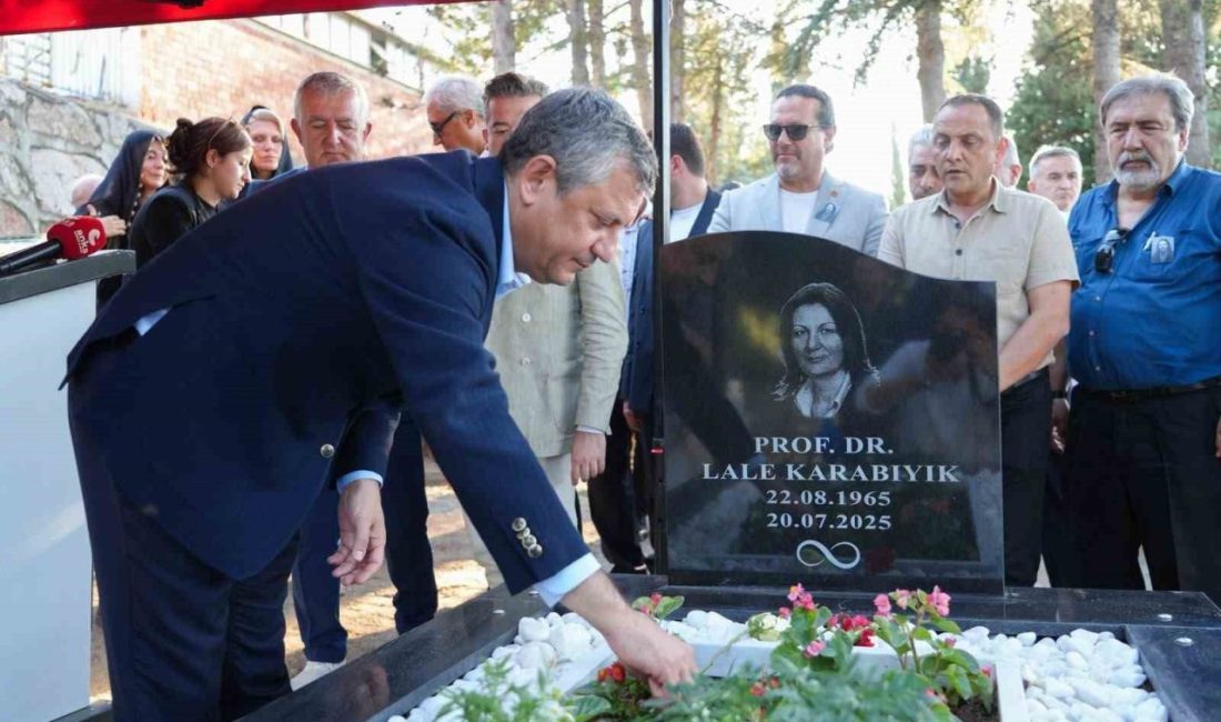 Prof. Dr. Lale Karabıyık’ı anma programına CHP Grup Başkanı Özgür Özel de katıldı 25, 26 ve 27. Dönem CHP Bursa Milletvekili Prof. Dr.