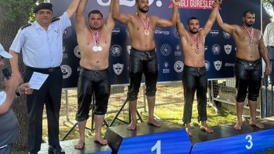 Sakarya Büyükşehir Belediyesi Spor Kulübü sporcuları, katıldıkları Durgunsu Kano Türkiye