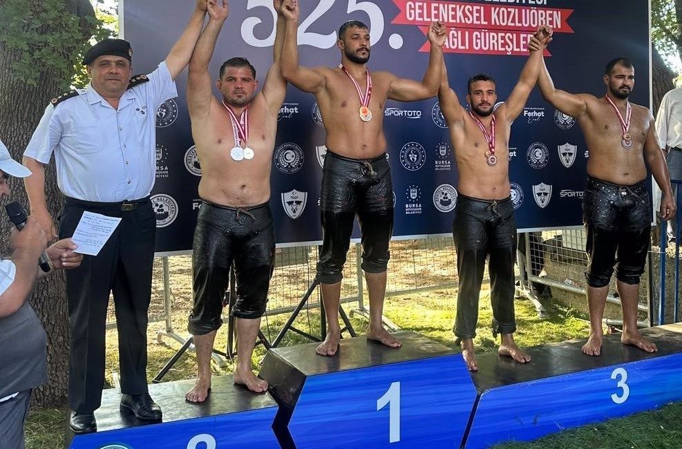 Sakarya Büyükşehir Belediyesi Spor Kulübü sporcuları, katıldıkları Durgunsu Kano Türkiye