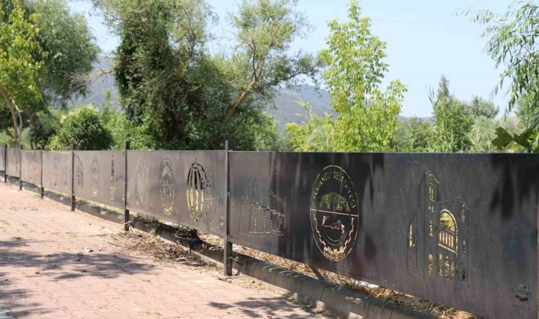 Bilecik’in Osmaneli ilçesinde Sakarya Nehri kıyısındaki ahşap koruma çitleri kaldırılarak
