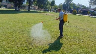 Bilecik’in Osmaneli ilçesinde Sakarya Nehri kenarında sivrisinek ve haşerelere karşı
