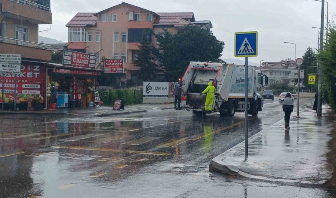 Sakarya’da sağanak hayatı olumsuz etkiledi Sakarya’da yaz mevsiminin en sıcak günlerinde bastıran kuvvetli sağanak yağış,