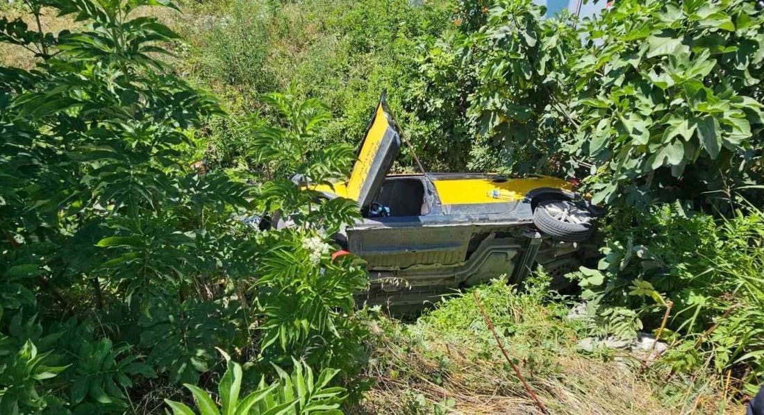 Sakarya’nın Sapanca ilçesinde otomobil ile ticari taksinin çarpışması sonucu meydana