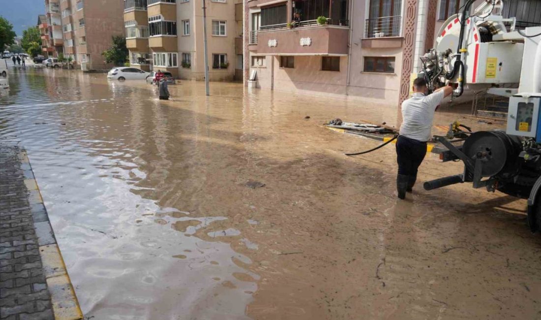 Kastamonu’nun Cide ilçesinde kuvvetli sağanak sebebiyle çok sayıda ev ve