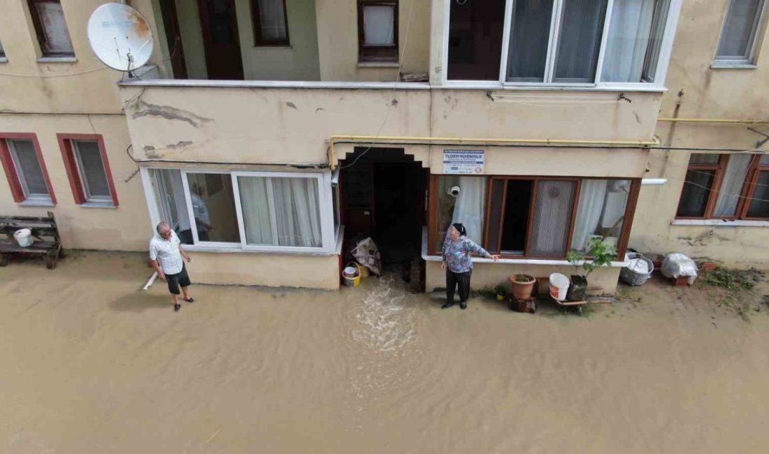 Kastamonu’da etkili olan kuvvetli sağanak sebebiyle 150’den fazla ev, iş
