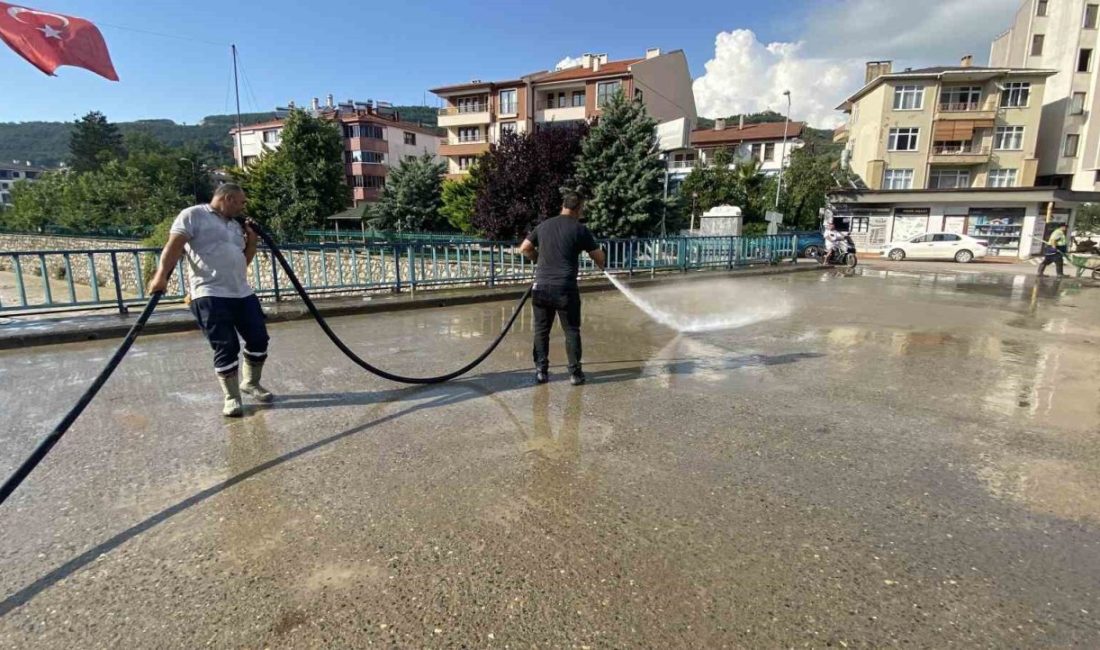 Kastamonu’nun Cide ilçesinde yaşanan selin ardından bölgeye gelen ekipler, vatandaşların