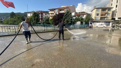 Kastamonu’nun Cide ilçesinde yaşanan selin ardından bölgeye gelen ekipler, vatandaşların