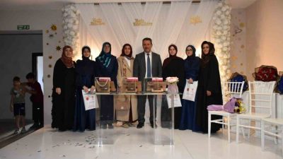 Bilecik’te Şifa Hafızlık Kız Kur’an Kursu’nda hafızlık eğitimini tamamlayan öğrenciler