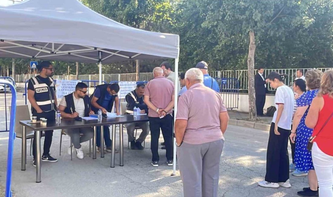 Bolu’da görevinden uzaklaştırılan Belediye Başkanı Tanju Özcan’ın da aralarında bulunduğu