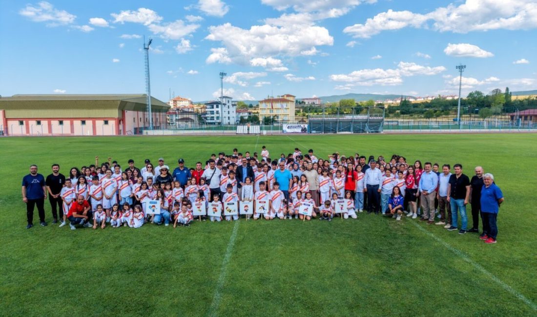 Kastamonu’nun Taşköprü ilçesinde 300 öğrenciye yaz tatilinde 8 branşta eğitim