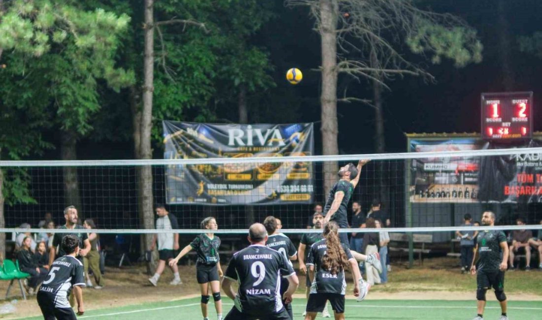 Türkiye’nin tek köy voleybol turnuvası başladı Düzce Adige Kültür Derneği tarafından düzenlenen Bayramcı Köyü Geleneksel Voleybol