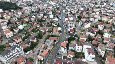 Çayırova’da Uğur Mumcu Caddesi, yürütülen üstyapı çalışmalarıyla baştan sona yenileniyor.