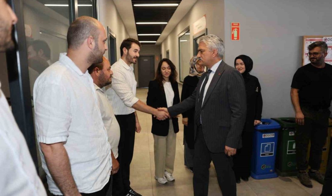Vali Makas, Gümüşova OSB’den bilgiler aldı DÜZCE (İHA) – Düzce Valisi Mehmet Makas, Gümüşova Organize Sanayi