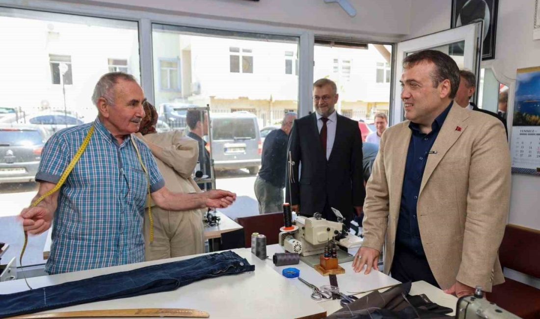 Bilecik Valisi Faik Oktay Sözer, esnaf ve vatandaşla bir araya