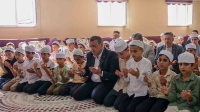 Bilecik Valisi Faik Oktay Sözer, hafız adaylarıyla bir araya geldi.