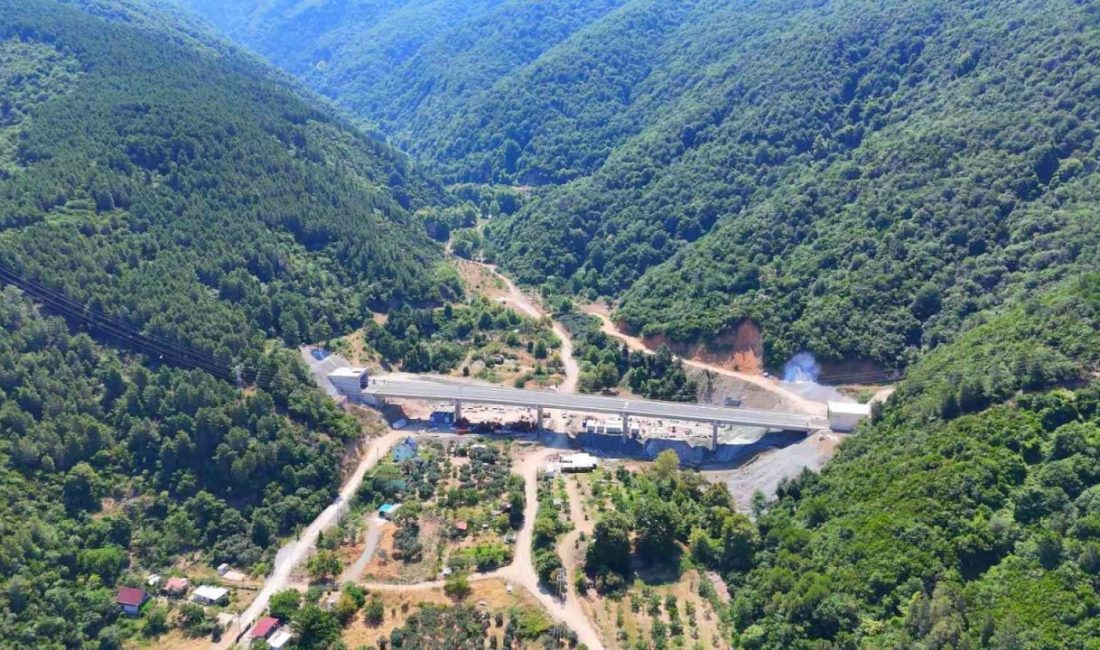 1998 yılında ihale edilen ve yıllardır tamamlanması beklenen Yalova-Armutlu kara