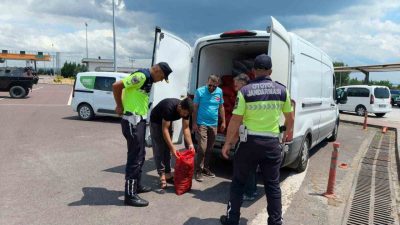 Yalova’da Osman Gazi Köprüsü’nde gerçekleştirilen denetimde, yaklaşık 3 ton kaçak