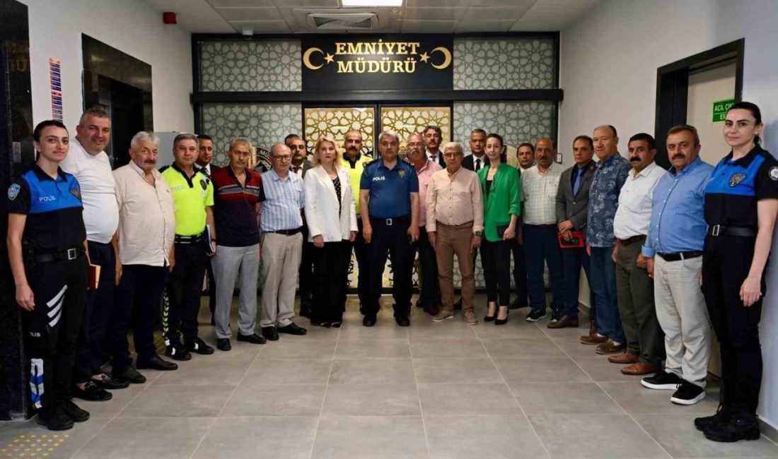 Yalova İl Emniyet Müdürü Yılmaz Delen, müdür yardımcıları ve ilgili