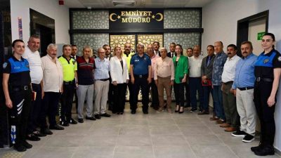 Yalova İl Emniyet Müdürü Yılmaz Delen, müdür yardımcıları ve ilgili