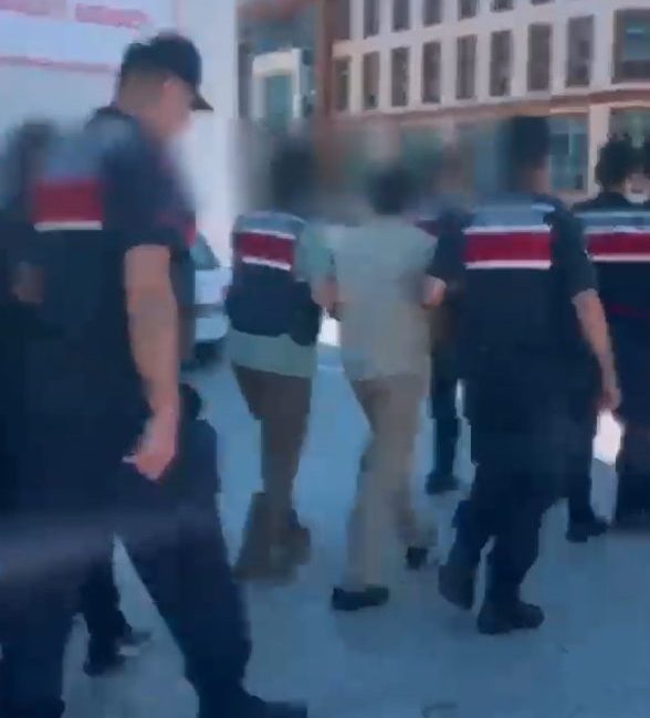 Yalova’da jandarma tarafından düzenlenen uyuşturucu operasyonunda 3 şüpheli tutuklandı. Alınan