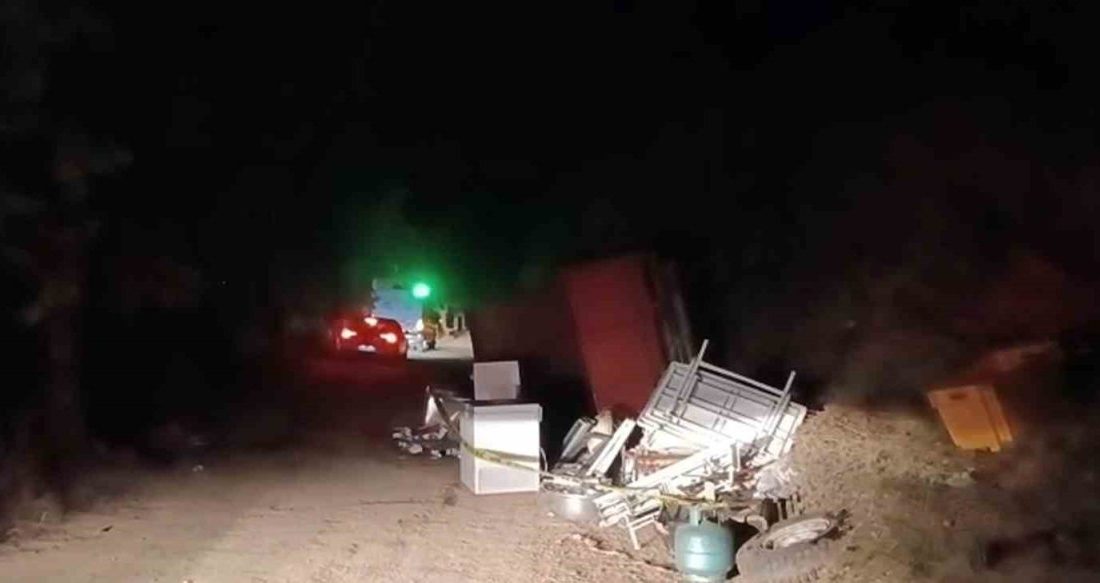 Yayla dönüşünde devrilen kamyonetteki 1 kişi hayatını kaybetti, 1 kişi yaralandı Sakarya’nın Hendek ilçesinde Çiğdem Yaylası’ndan dönüş yolunda olan bir kamyonetin