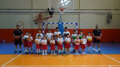Bilecik Belediyesi tarafından her yıl yüzlerce çocuğun sporun çeşitli alanlarında