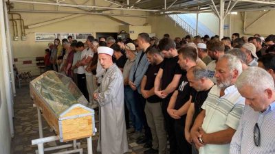 Kocaeli’de psikolojik sorunları olduğu iddia edilen yeğeni tarafından pala ile