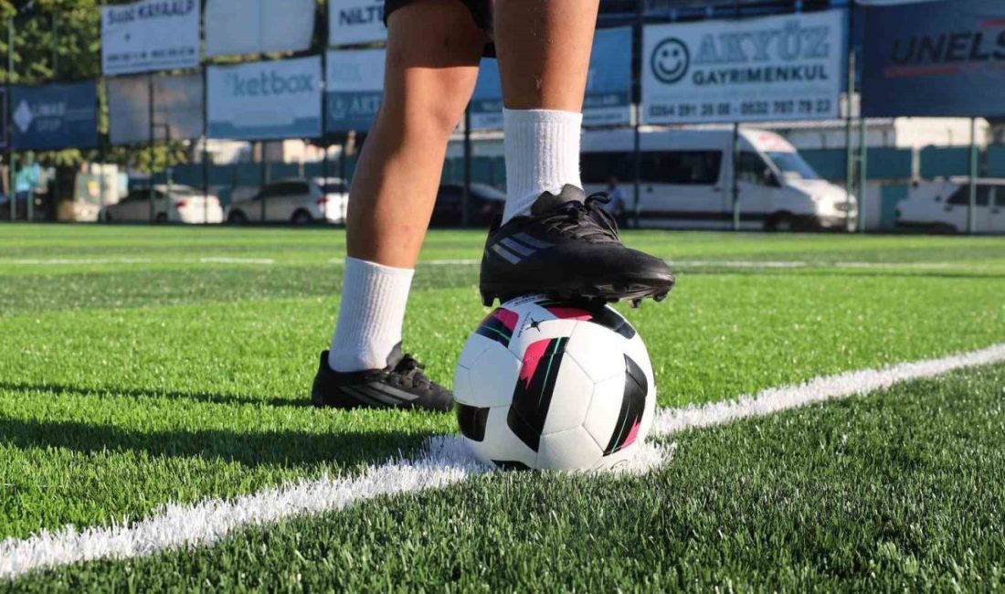 Yenilenen zeminde ilk antrenmana hevesle çıktılar Sakarya’da amatör sporun desteklenmesi amacıyla şehir genelindeki spor tesislerine yönelik