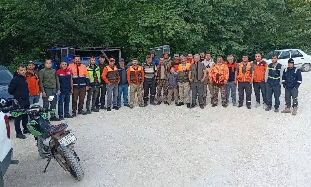 Yığılca’da fındık bahçeleri için sürek avı DÜZCE(İHA) – Düzce’nin Yığılca ilçesinde, fındık bahçelerini yaban domuzu zararından
