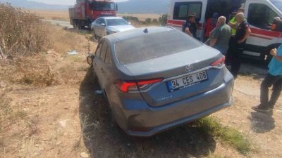 Bilecik’in Gölpazarı ilçesinde sürücüsünün direksiyon hakimiyetini kaybettiği otomobilin yoldan çıkması