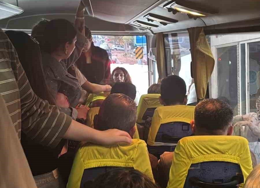 Bilecik’te tıka basa doldurulan midibüs tepki çekti 🔊 Haberi Sesli Dinle Hazır ▶ Dinle ⏸ Duraklat ⏹