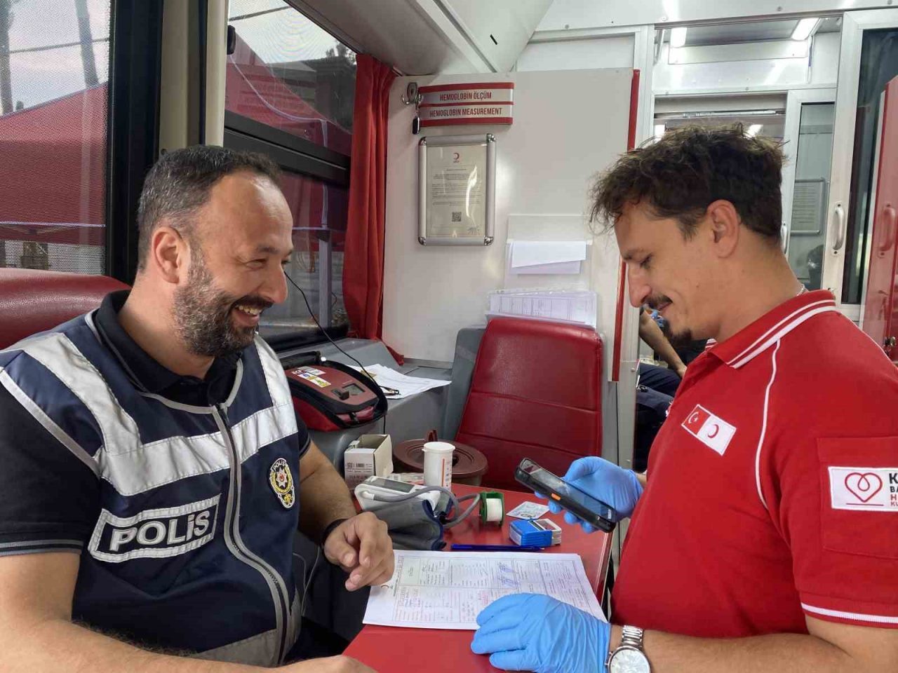 Bilecik’in Gölpazarı ilçesinde “Bir kan, üç can” sloganıyla düzenlenen kampanyada