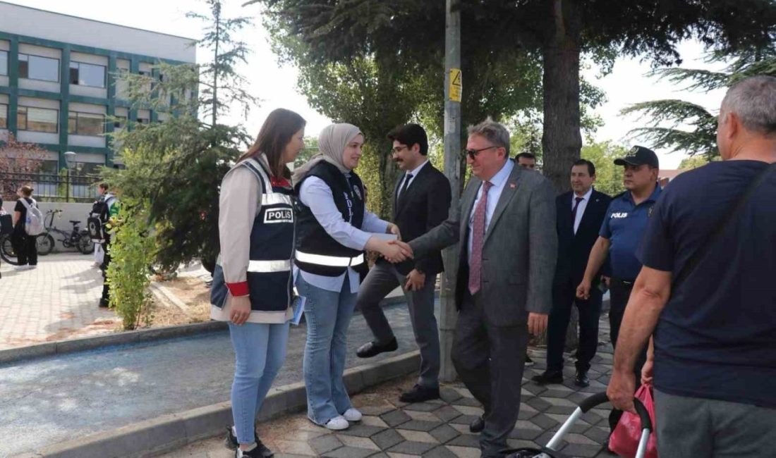 Bilecik’in Bozüyük ilçesinde, okul çevrelerinde yaya ve sürücülere yönelik trafik
